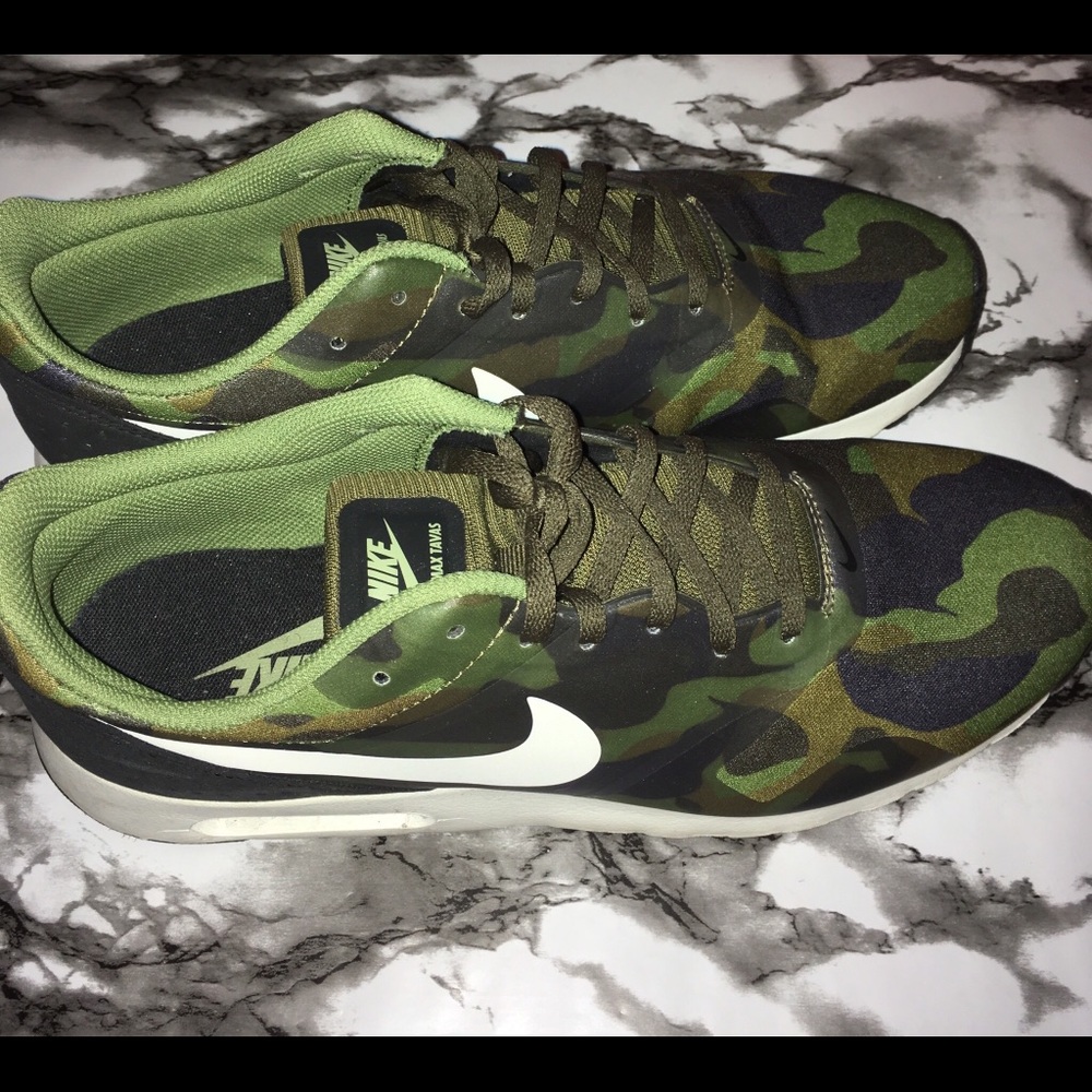 NIKE AIR MAX TAVAS SE CAMOUFLAGE Mens Sneaker